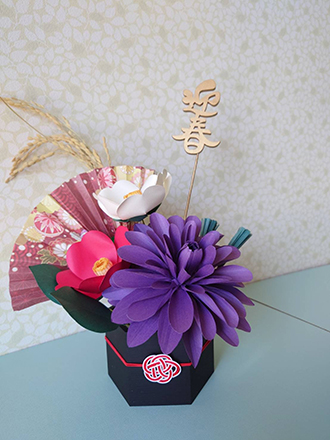 ペーパークラフトで華やかなお正月飾りを作ろう